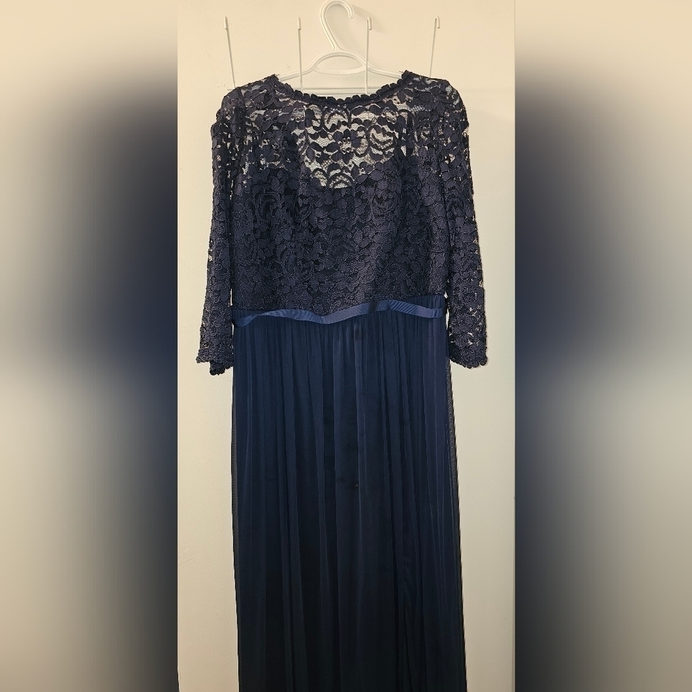 David's Bridal Navy Blue 3/4 Sleeve Lace Floor Length Gown Size 16 - Picture 3 of 5